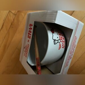 Hello kitty ramen bowl cup noodles (unopened)